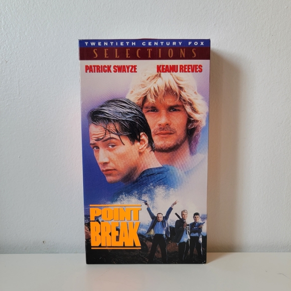 *SOLD* Vintage 1995 reissue of Point Break VHS Tape - Picture 2 of 3
